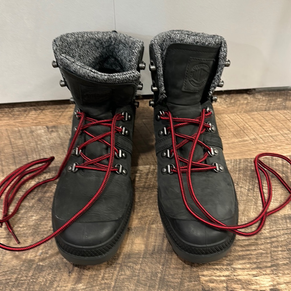 NWOBox Vegan Palladium Women's lightweight hikers; size 8.5 US